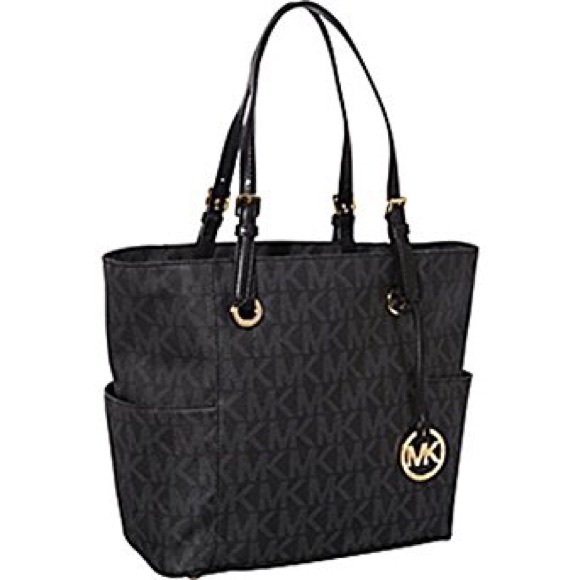 Michael Kors Handbags - ⭐️Michael Kors Black bag⭐️